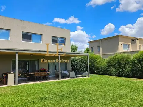 Casa en Venta en El Cantón, USD 318.000