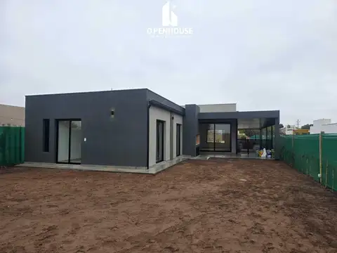 Casa en Venta en Russell, USD 238.000