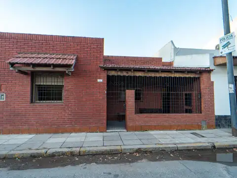 VENTA CASA MULTIFAMILIAR 6 AMBIENTES OPORTUNIDAD EN VILLA LURO - PERMUTA