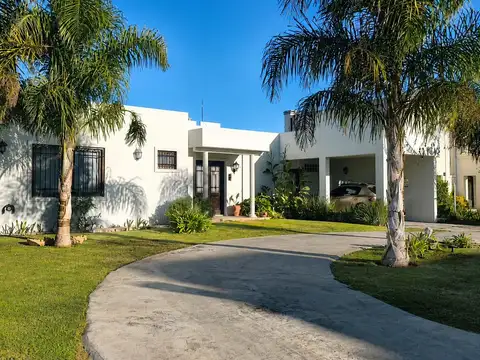 Venta, Casa, 4 Ambientes, Lavadero, Dependencia, Cochera, Pileta, Jardín, Parrilla, La Reja, Moreno