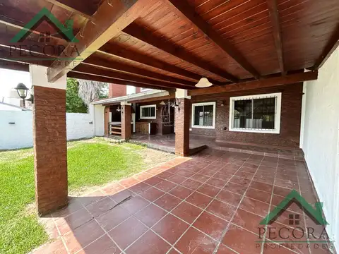 Casa en Venta con 2 cocheras
