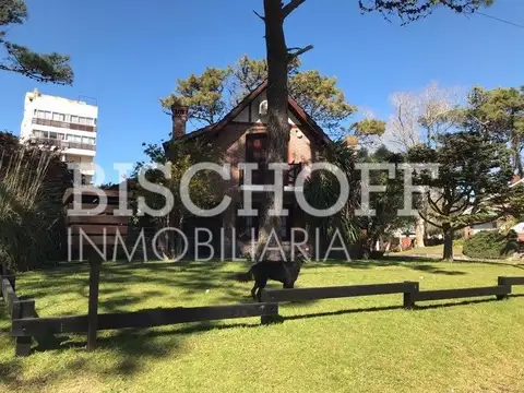 AMPLIO CHALET 5 AMBIENTES, EXCELENTE ESTADO 