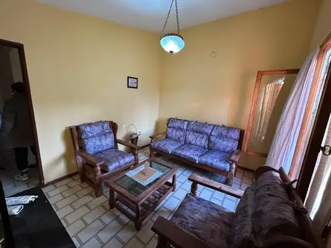 Casa 4 ambientes con 1 baño