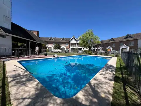 CASA VENTA TRIPLEX EN BARRIO EL MIRADOR HURLINGHAM