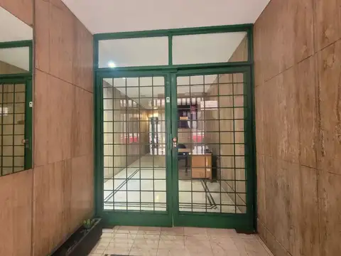 VENTA OFICINA CONTRAFRENTE  MUY LUMINOSA MONSERRAT
