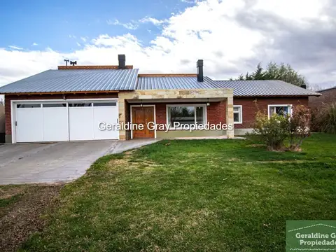 Casa Nivel Gerencial en alquiler en barrio privado Los Olivos, Centenario