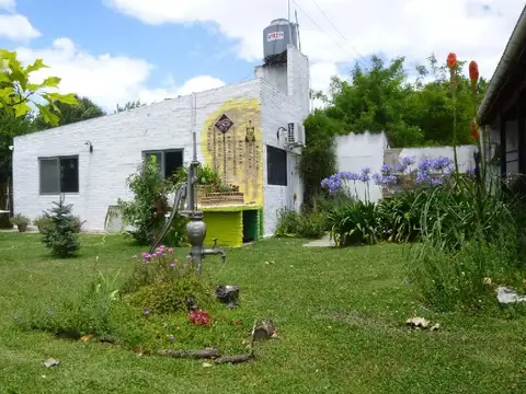 Casa 4 ambientes con 2 baños