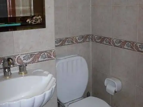 Departamento 7 ambientes con 2 baños