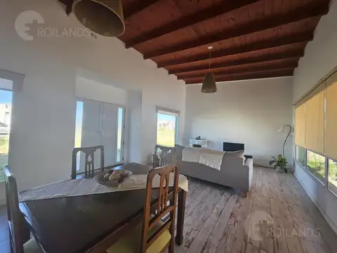 Casa 3 ambientes con 2 baños