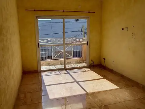 Depto Tipo Casa en Alquiler en Ramos Mejía, $ 900.000