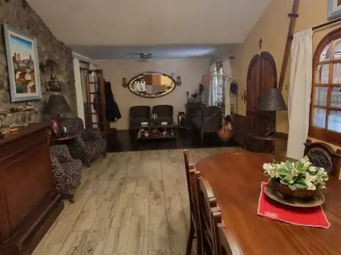 CASA VENTA GODOY CRUZ, PTE. OLIVE, 5 HAB. 3 BAÑOS