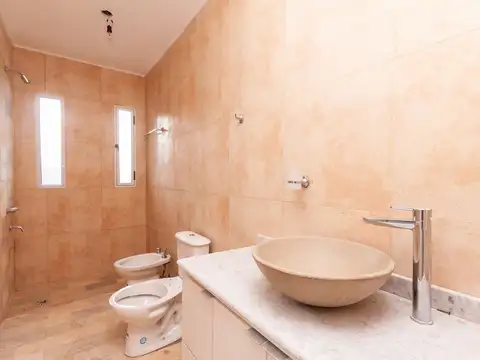 VENTA CASA A ESTRENAR 4 AMB. COCHERA LANUS ESTE