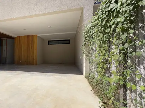 Casa 6 ambientes con 2 baños