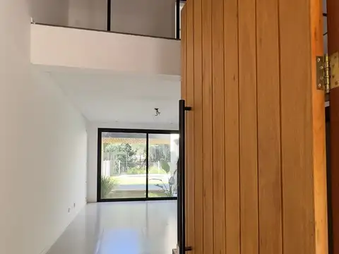 Casa en Venta con 1 cochera