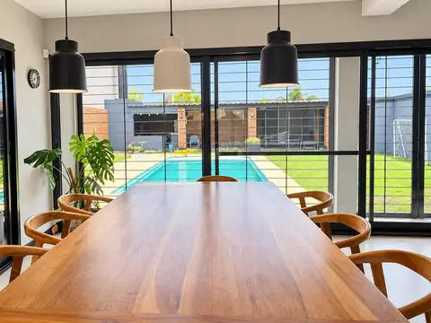 Casa 6 ambientes con 3 baños