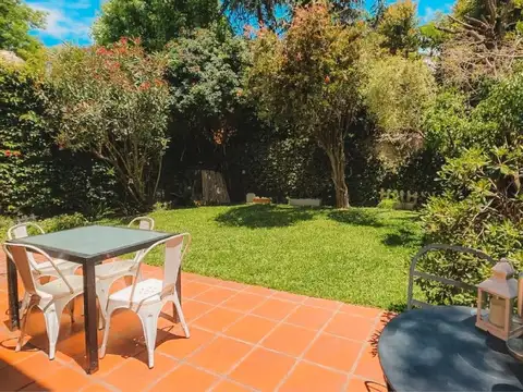 VENTA CASA EN PUNTA CHICA, VICTORIA CON JARDIN