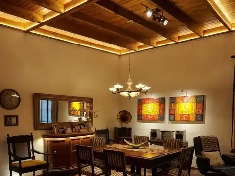 Casa en Venta con 3 cocheras