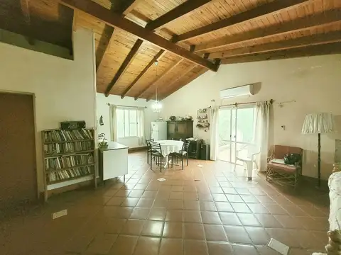 Reina Mora