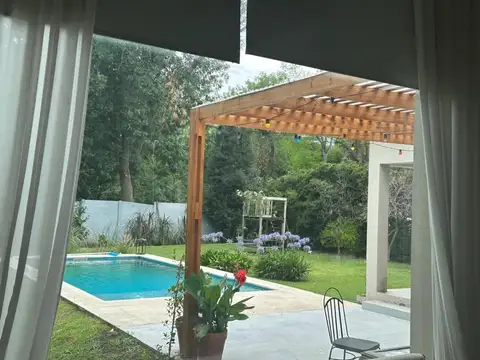 Casa 5 ambientes con 3 baños