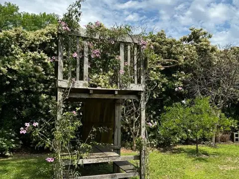 Casa en Alquiler con 5 cocheras