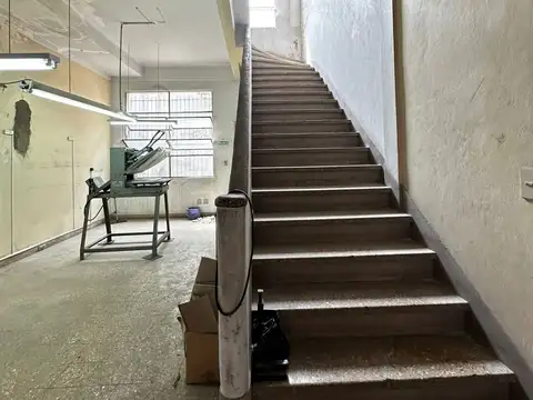 IMPORTANTE LOCAL EN 3 plantas 3 BAÑOS