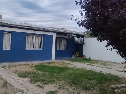 Casa mas dos departamento en venta