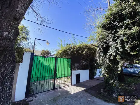 Casa en Venta con 2 cocheras
