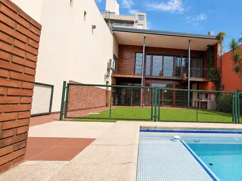 CASA EN VENTA DE 3 DORMITORIOS, QUINCHO Y PILETA