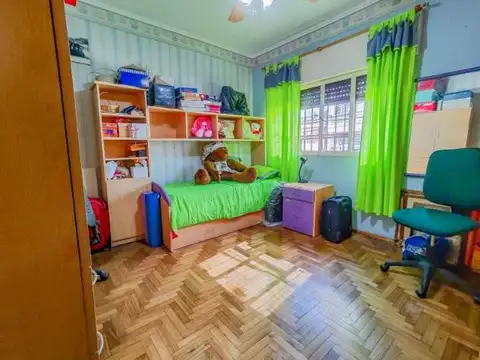 CASA EN VENTA DE 3 DORMITORIOS, QUINCHO Y PILETA