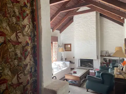Casa 5 ambientes con 3 baños