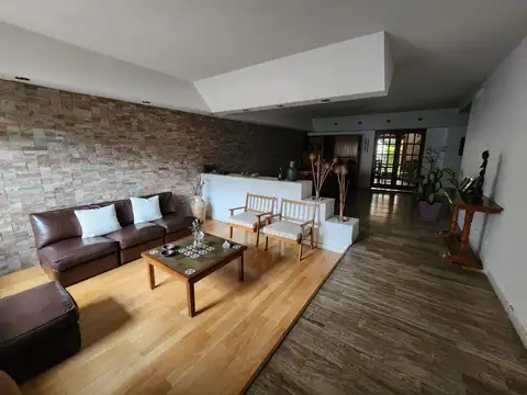 VENTA - Casa Cuatro Ambientes en lote propio - Pompeya