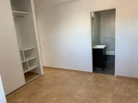 Departamento en Alquiler en Villa Luzuriaga, $ 800.000