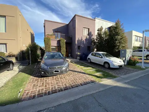 Juan P. Esnaola  al 2500