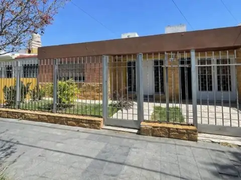 CASA EN VENTA 3 DORMITORIOS EN ALTO ALBERDI