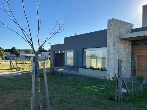 Casa en Alquiler en Pueblo Esther, $ 1.400.000