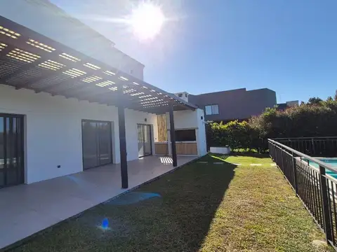 Casa en Alquiler en El Cantón - Barrio Puerto, USD 1.650