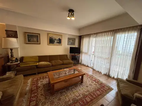 DEPARTAMENTO 3 AMBIENTES CON DEPENDENCIA Y COCHERA