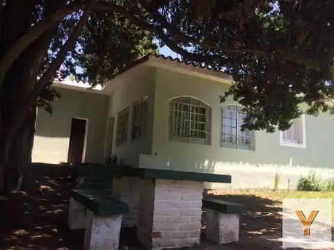Casa en venta - 4 Dormitorios 2 Baños - Tanti