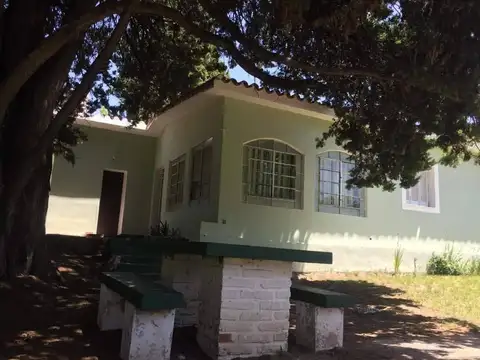 Casa en venta - 4 Dormitorios 2 Baños - Tanti
