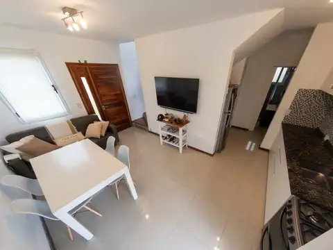 Casa en Alquiler con 1 cochera
