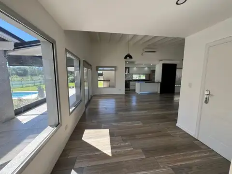 Casa 4 ambientes con 3 baños