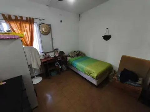 CASA VENTA DOS DORMITORIOS PATIO VERDE Y COCHERA