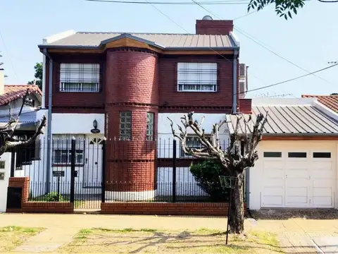 Chalet 5 Amb Apto Crédito c/ Piscina, Quincho y Garage x2 - Pedernera, Banfield