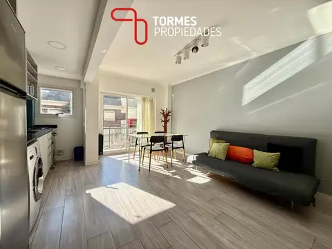 VENTA Departamento 2 ambientes reciclado y luminoso con balcón saliente en zona Centro Mar del Plata