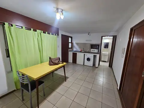 Departamento 2 ambientes con cochera en alquiler en Quilmes