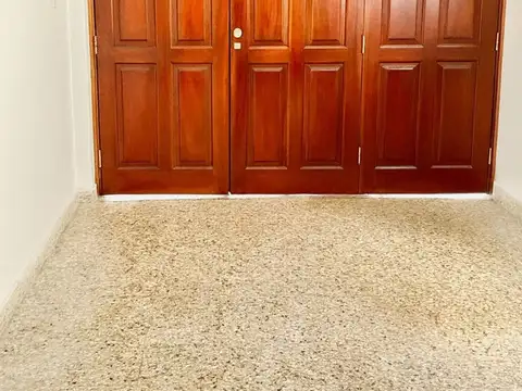 IMPONENTE CASA CENTRICA EN TORTUGUITAS