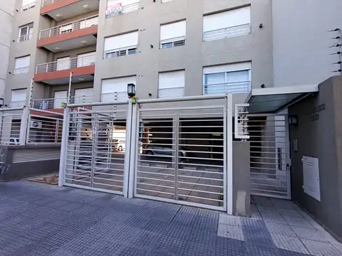 DEPTO DE 2 AMBIENTES CON COCHERA MORON