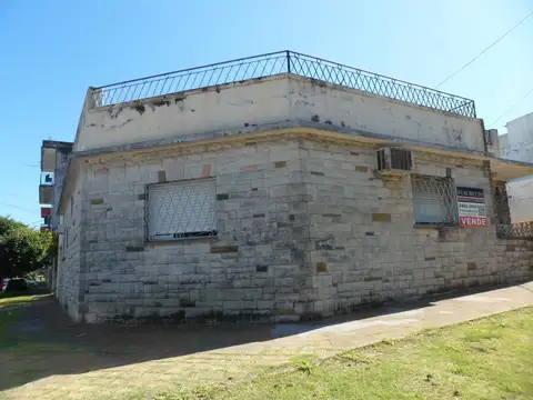 Venta de casa de 3 ambientes con Garaje y Patio