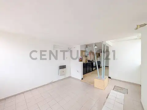VENTA - CASA - TRES DORMITORIOS - COCHERA - PATIO - JARDIN - SALADILLO, ROSARIO