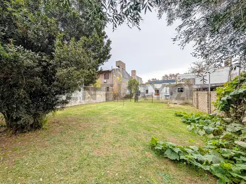 VENTA - CASA - TRES DORMITORIOS - COCHERA - PATIO - JARDIN - SALADILLO, ROSARIO